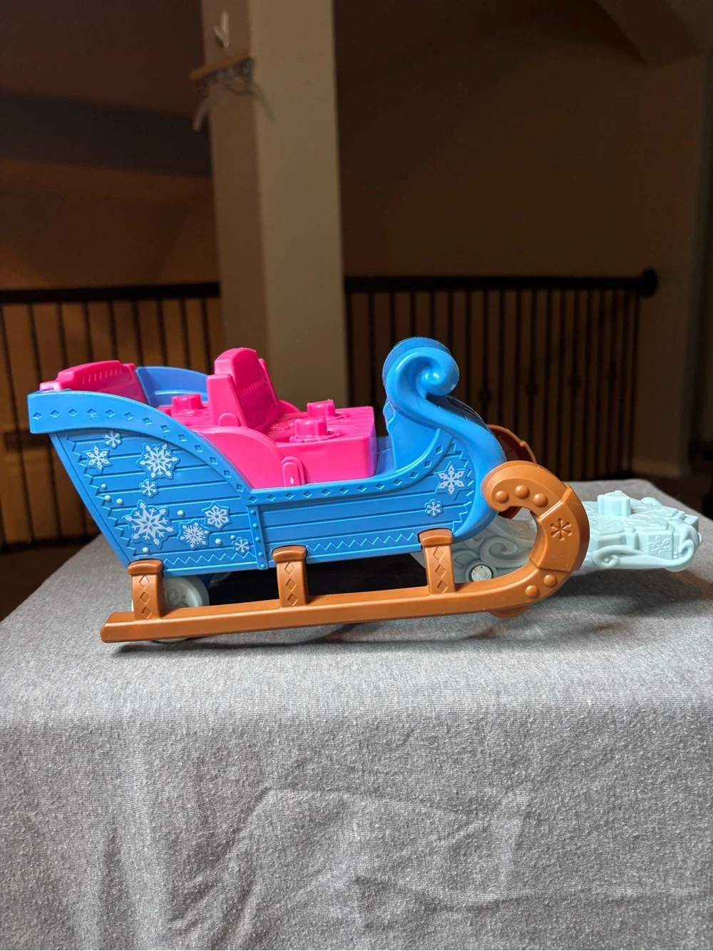 Fisher Price Little People Disney’s Frozen Kristoff’s Light Up Sleigh Gift Toy